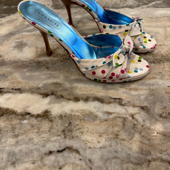 Beautiful coach low heel sandals in good condition - Picture 2 of 5